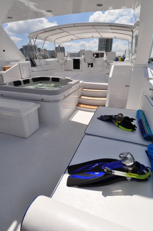 Yacht LADY DIANE II -  Sundeck.jpg