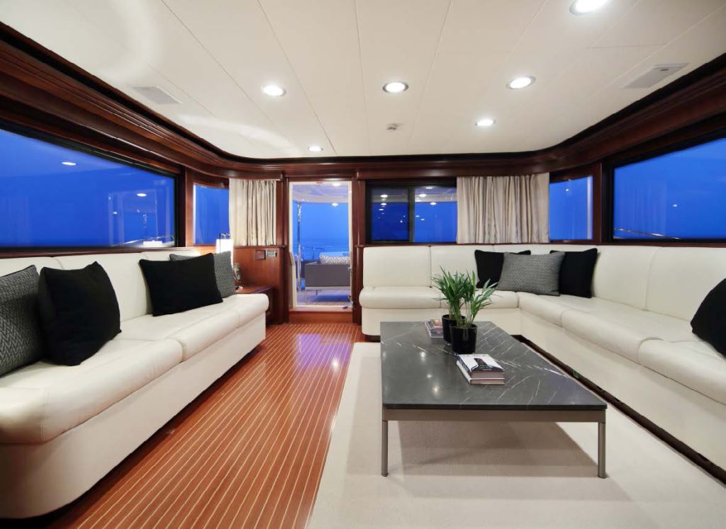 Yacht LADY SOUL -  Upper Salon looking Aft.jpg
