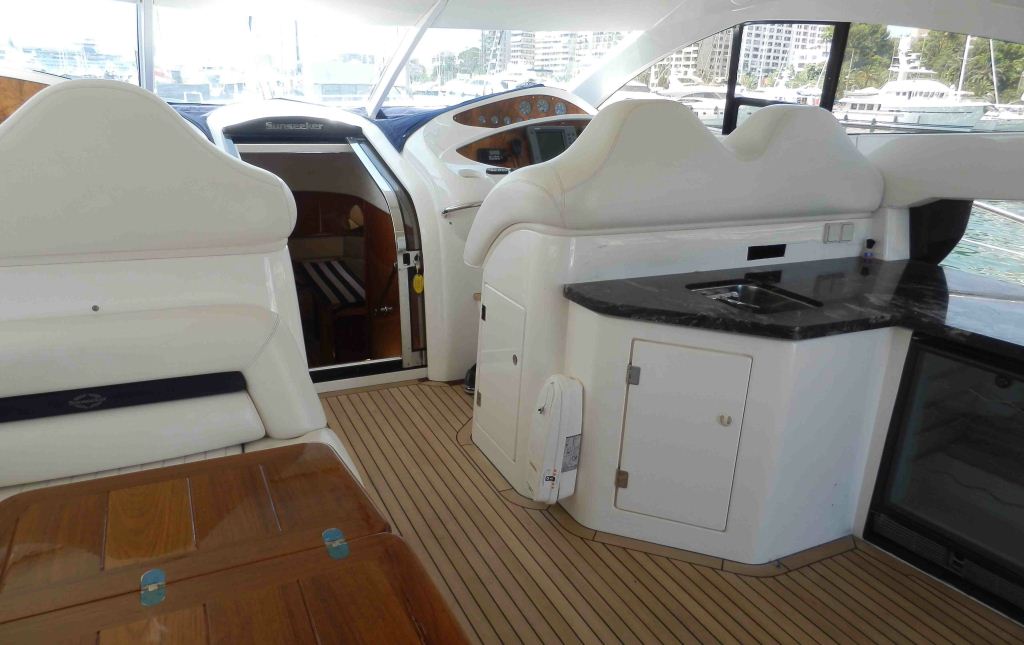 Yacht LARA SOFIA -  Cockpit.jpg