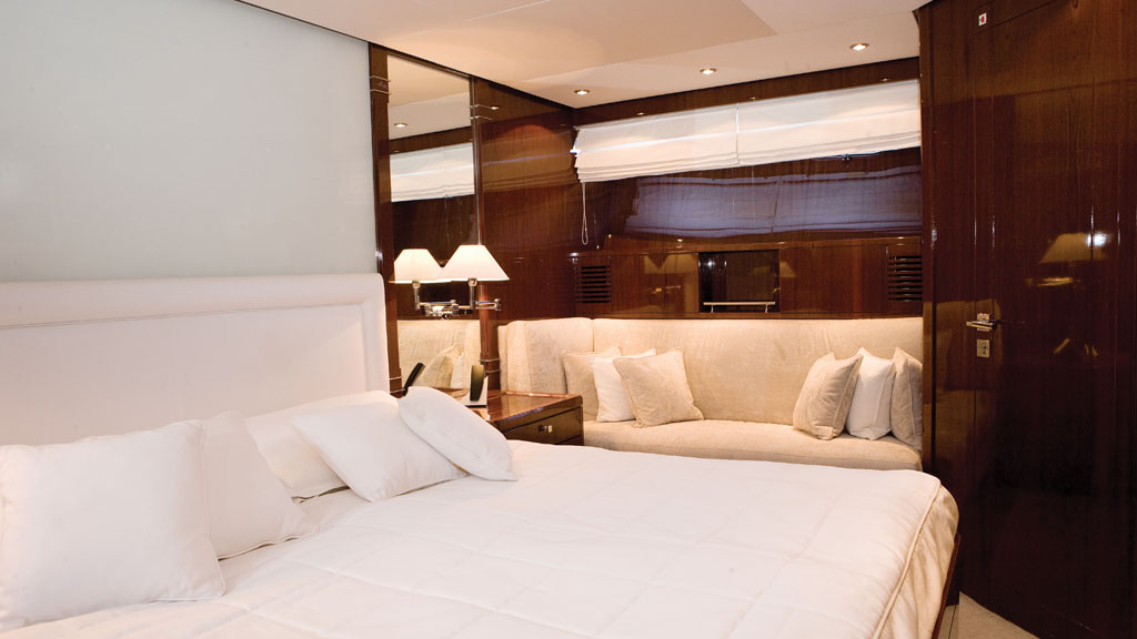 Yacht LAS BRISAS -  VIP Cabin.jpg