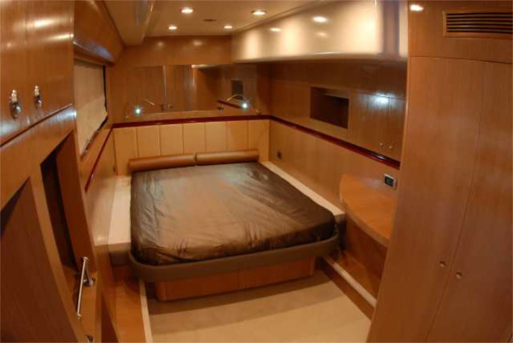 Yacht LEGEND AND SOUL -  Guest Cabin.jpg