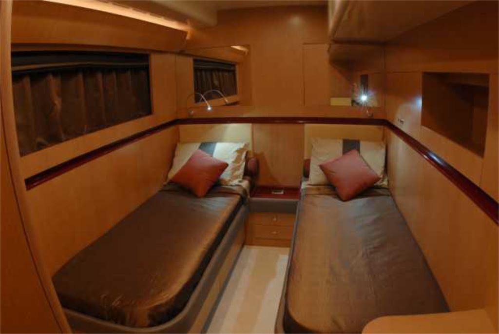Yacht LEGEND AND SOUL -  Twin Cabin.jpg
