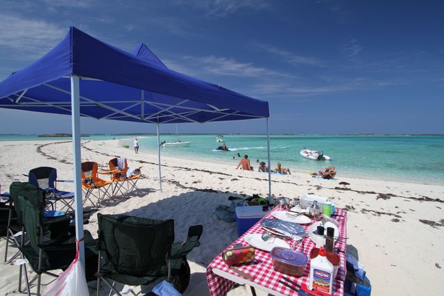 Yacht LOOSE ENDS -  BBQ at the Beach.jpg