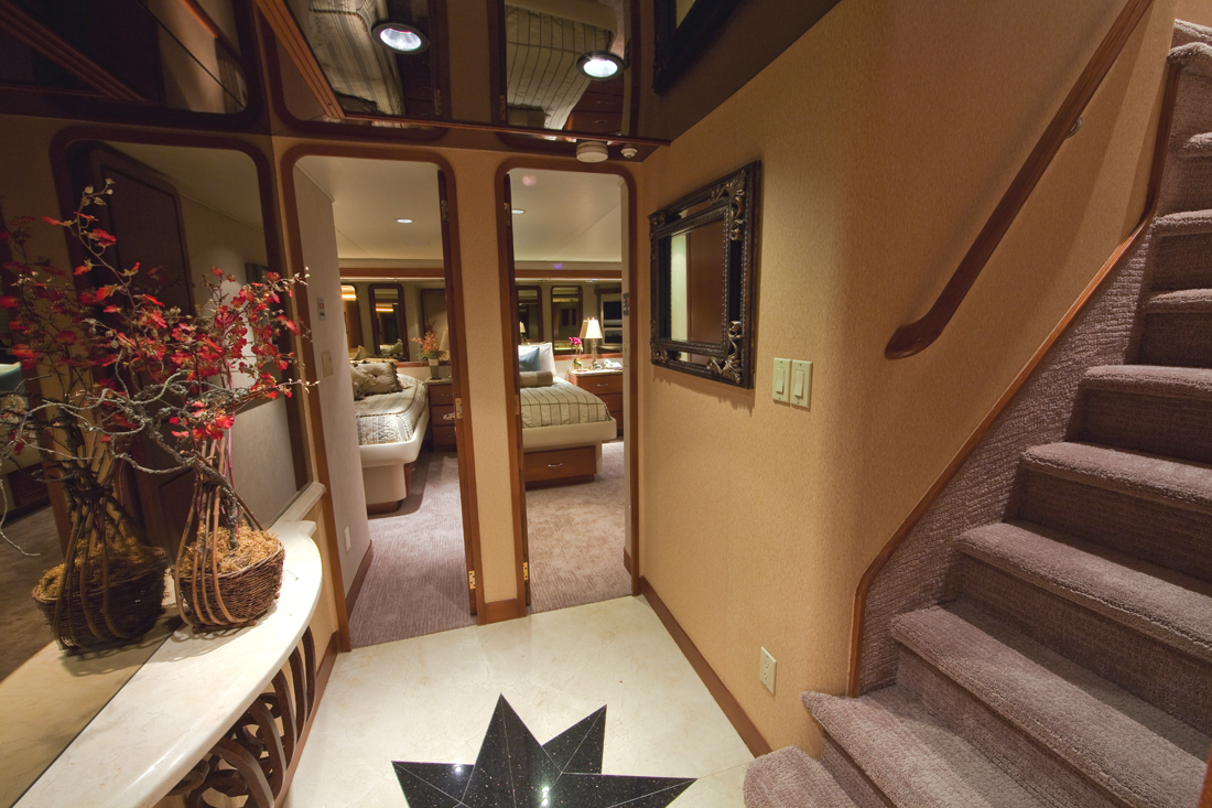 Yacht LOOSE ENDS -  Foyer - Companionway.jpg