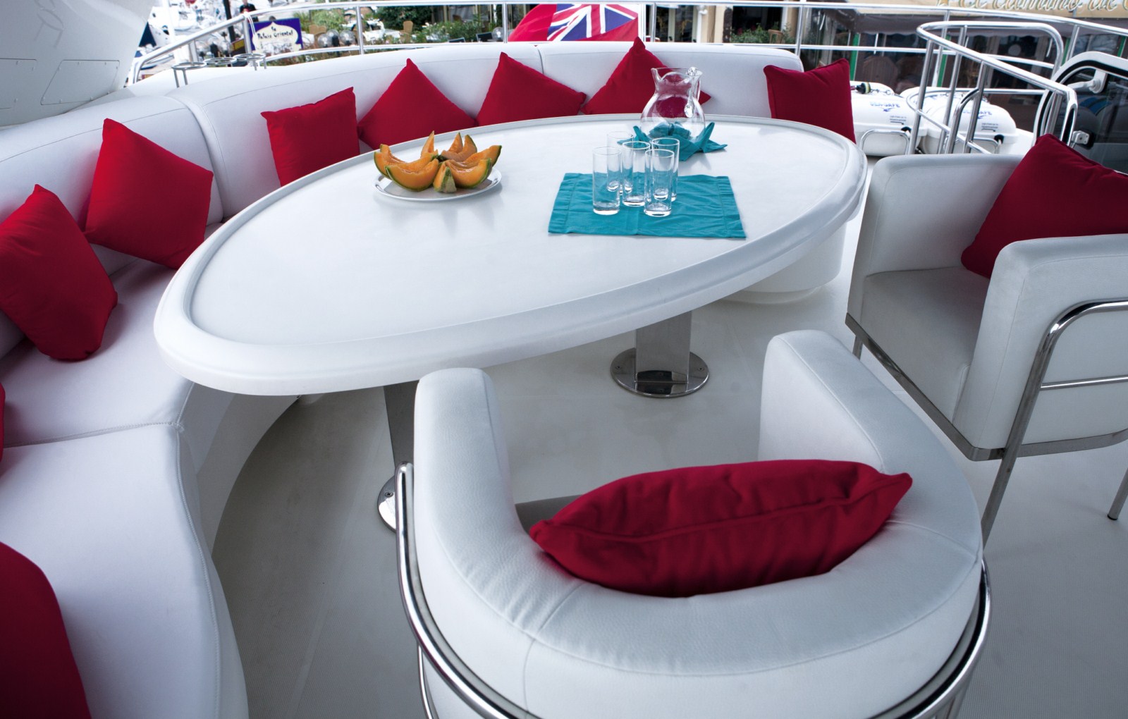 Yacht LUDI - Flybridge Dining.jpg