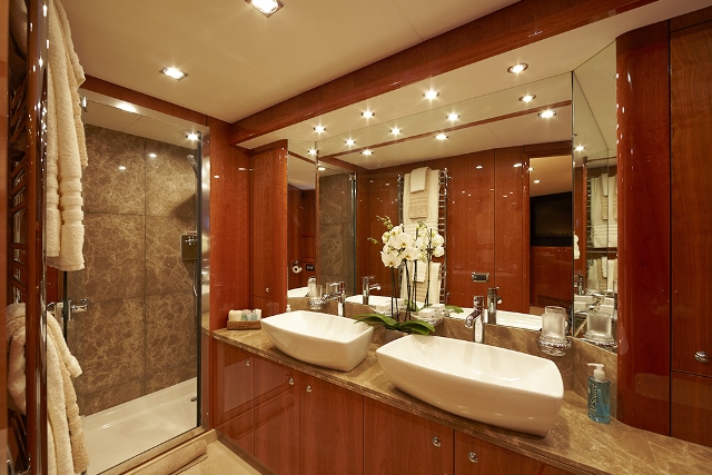 Yacht Live the Moment - Ensuite.jpg
