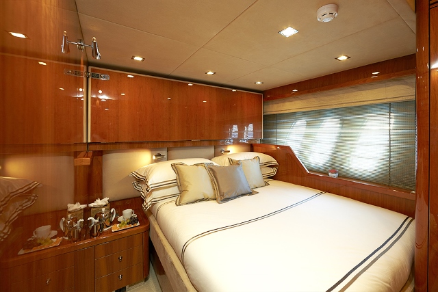 Yacht Live the Moment - Guest double.jpg