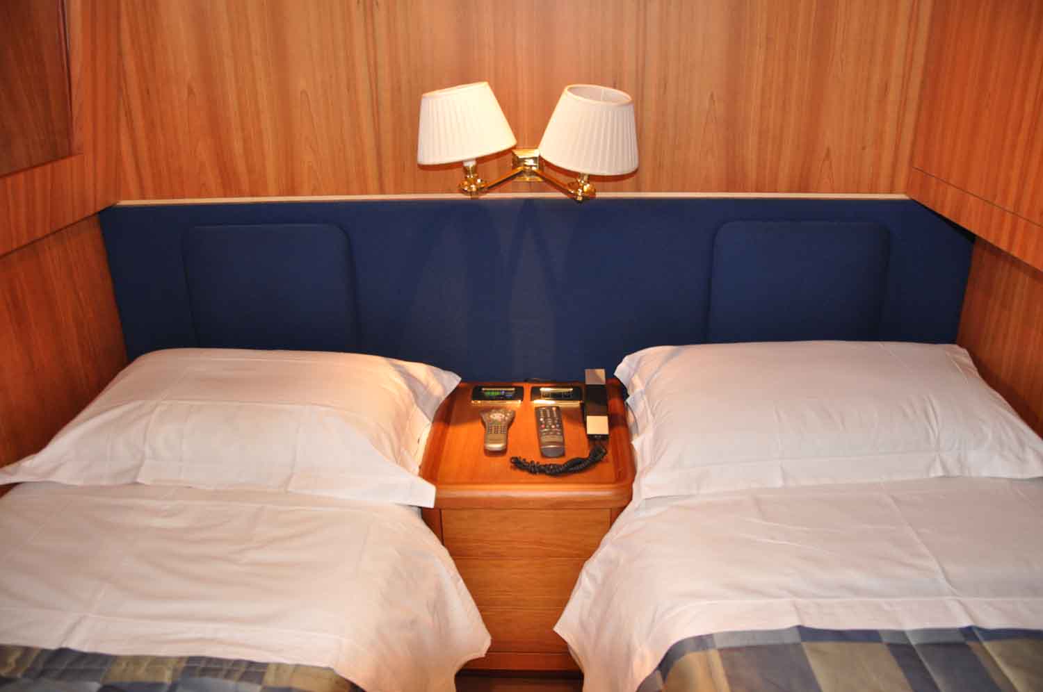 Yacht MALO -  Twin Cabin 2.jpg