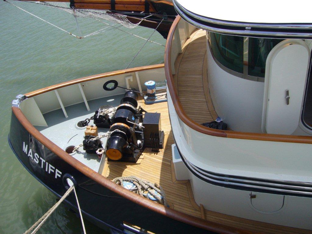 Yacht MASTIFF -  Bow.jpg