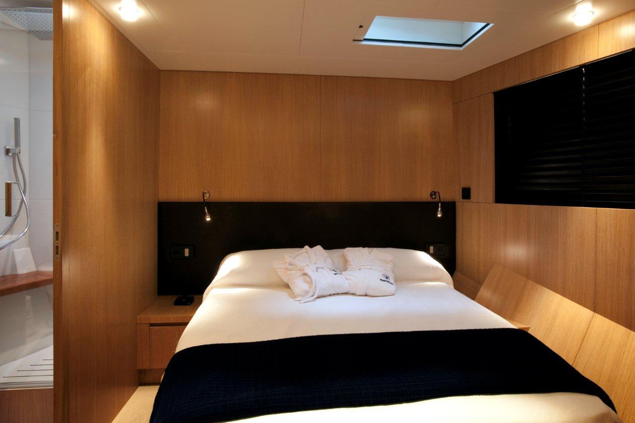 Yacht MASTIFF -  VIP Cabin.jpg