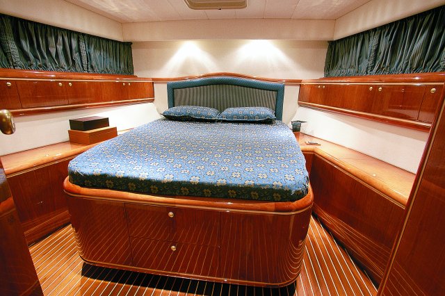 Yacht MERLINO - Master Cabin (Sistership).jpg