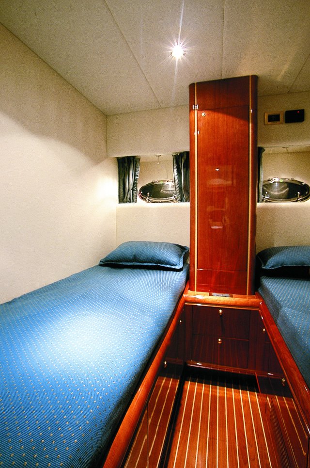 Yacht MERLINO - Twin Cabin.jpg