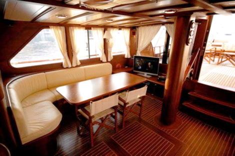 Yacht MIKADO -  Dining.jpg