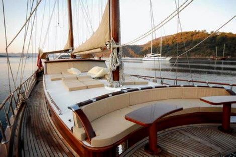 Yacht MIKADO -  Foredeck.jpg