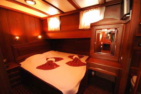 Yacht MIKADO -  Guest cabin.jpg