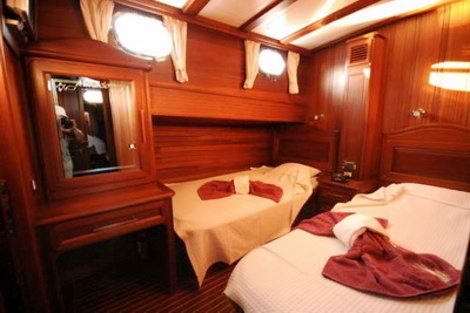 Yacht MIKADO -  Twin Cabin.jpg