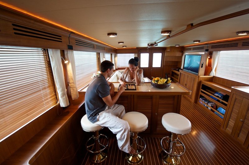 Yacht MISS KULANI -  Salon Bar.jpg