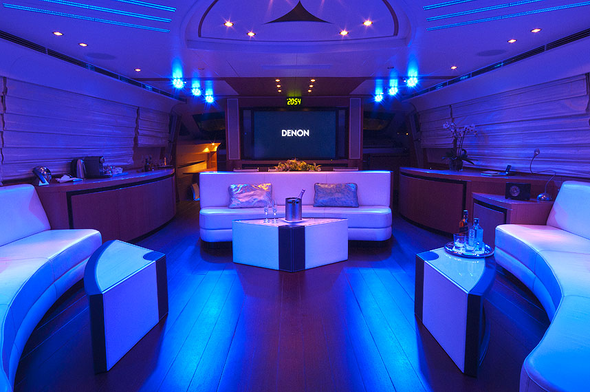 Yacht MISTRAL 55 -  Salon Nightclub.jpg