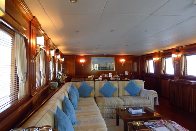 Yacht MIZAR -  Salon Seating.jpg