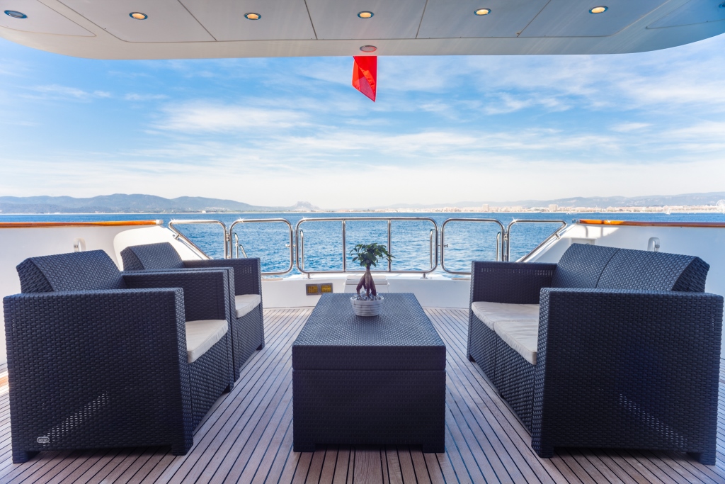 Yacht MOONDANCE - Aft Deck.jpg