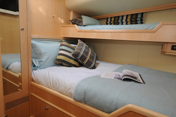 Yacht MORE MAGIC -  Twin cabin.jpg