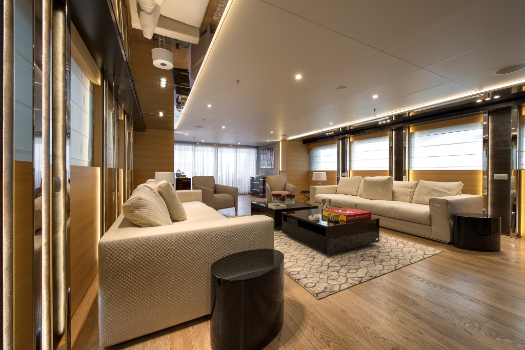 Yacht MY DARLINGS - Main salon 2.jpg