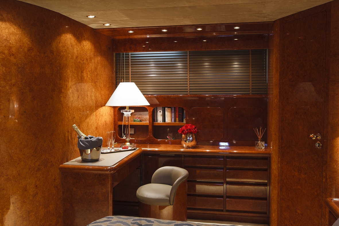 Yacht MY WAY - Master Desk.jpg