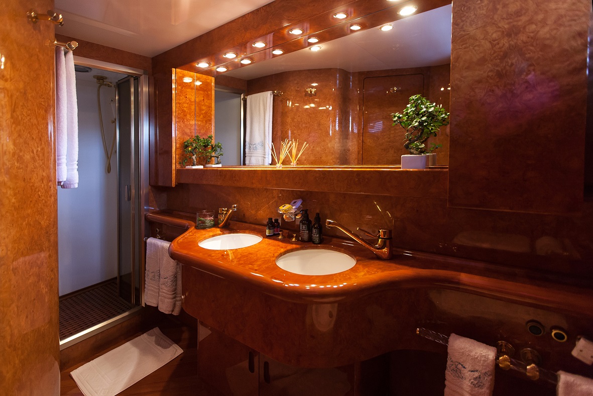 Yacht MY WAY - Master Ensuite.jpg