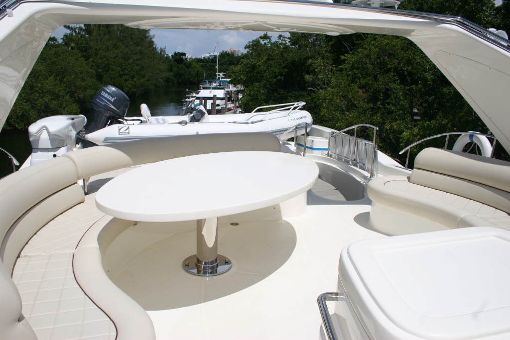 Yacht Mi Champion -  Flybridge.JPG