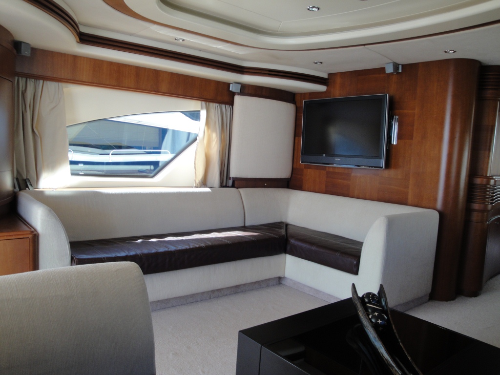 Yacht Mi Champion -  Salon Seating.JPG