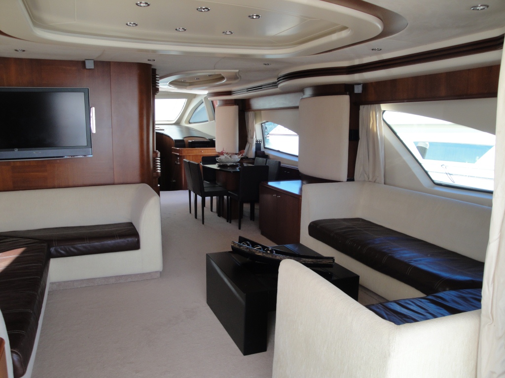 Yacht Mi Champion -  Salon.JPG
