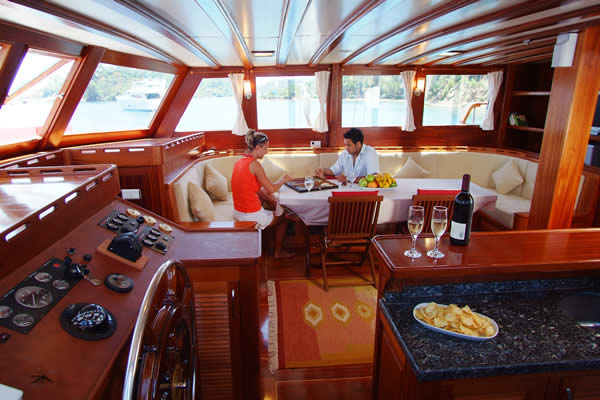 Yacht NIKOLAS -  Bar and Dining.jpg