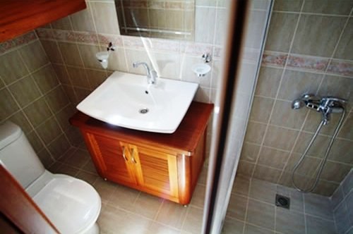 Yacht NIKOLAS -  Bathroom.jpg
