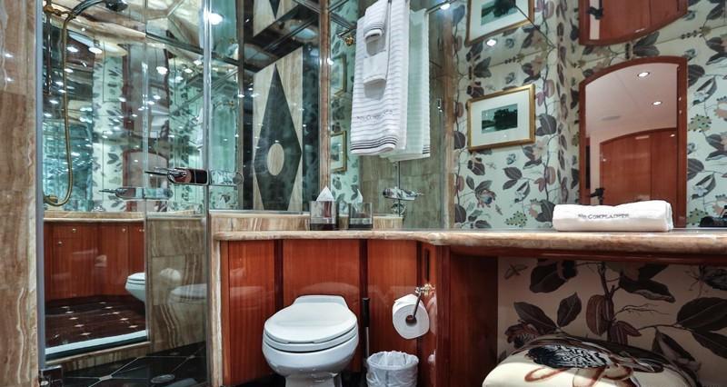 Yacht NO COMPLAINTS - Master Ensuite.jpg