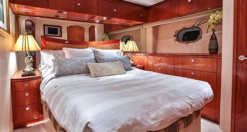 Yacht NO COMPLAINTS - Port Guest Cabin.jpg