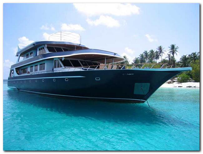 Yacht OCEAN DIVINE -  At Anchor.jpg