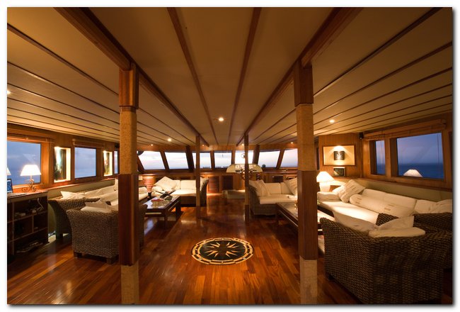 Yacht OCEAN DIVINE -  Salon.jpg
