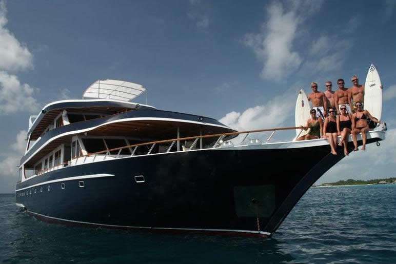 Yacht OCEAN DIVINE -  Surf Trip.jpg