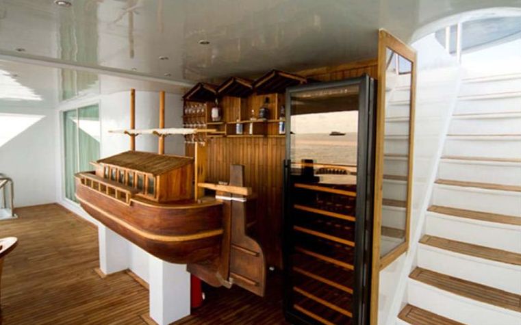Yacht OCEAN SAPPHIRE -  Outside Bar.jpg