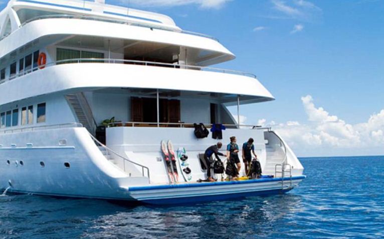 Yacht OCEAN SAPPHIRE -  Swim Platform Diving and Water Sports.jpg