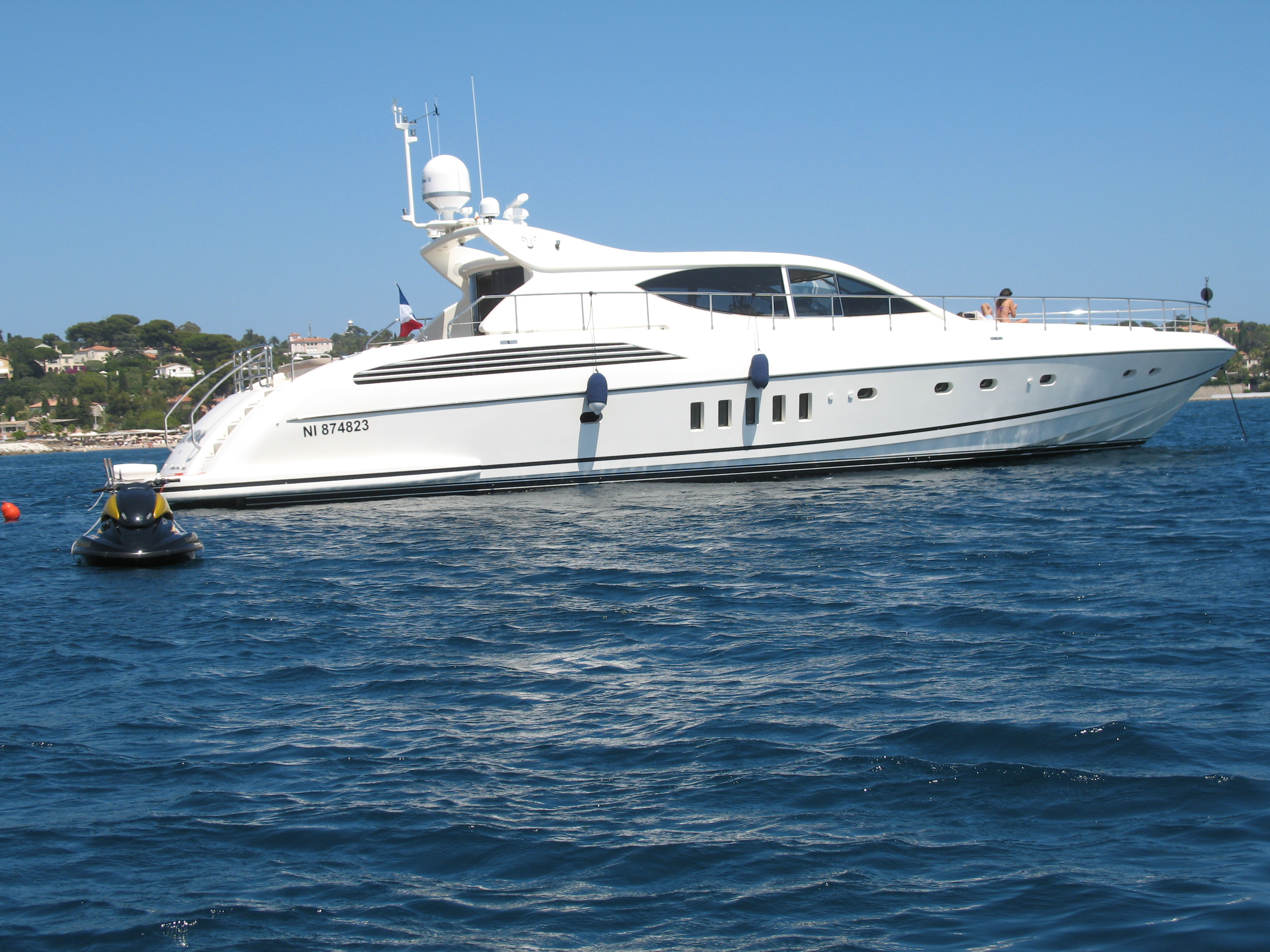 Yacht OLA MONA - Profile.jpg