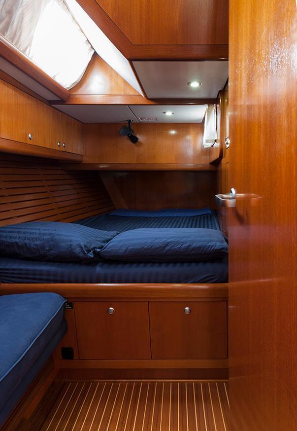 Yacht OLIVIA LEE -  Guest Cabin.jpg
