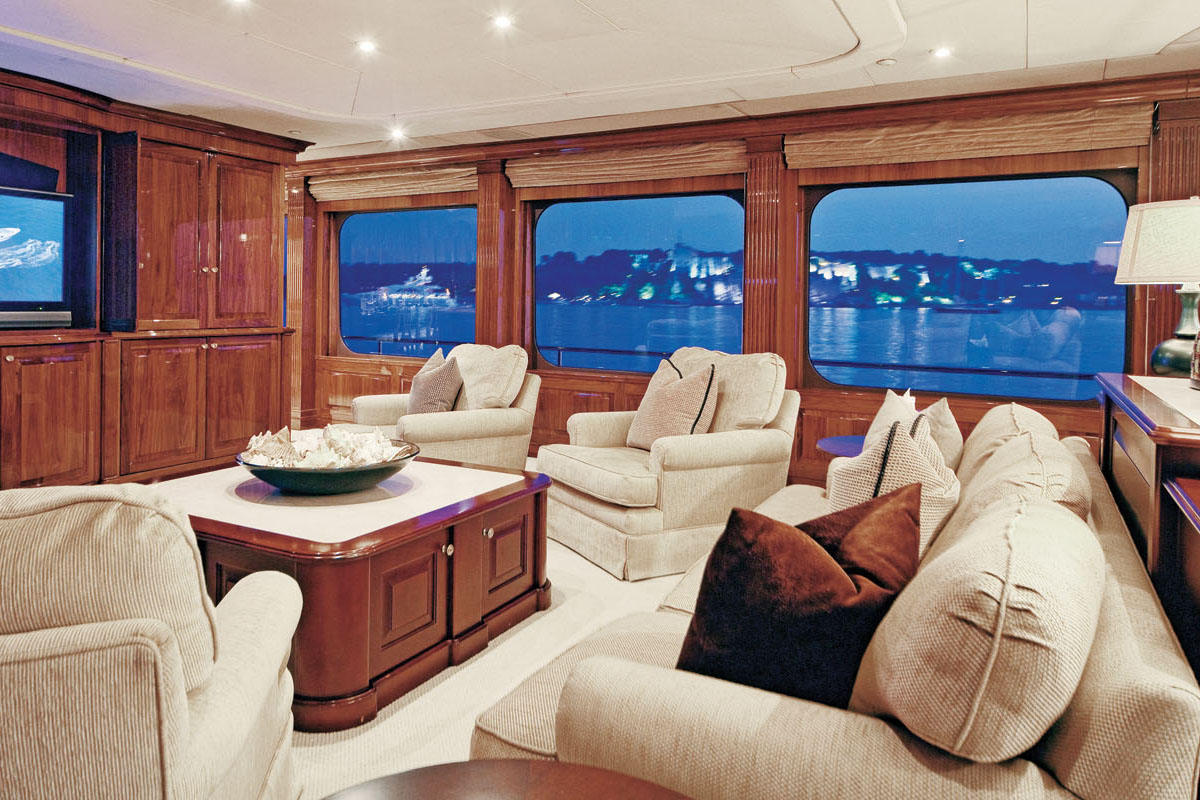 Yacht ONE MORE TOY -  Main Salon.jpg