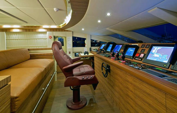 Yacht OPATI -  Wheelhouse.jpg