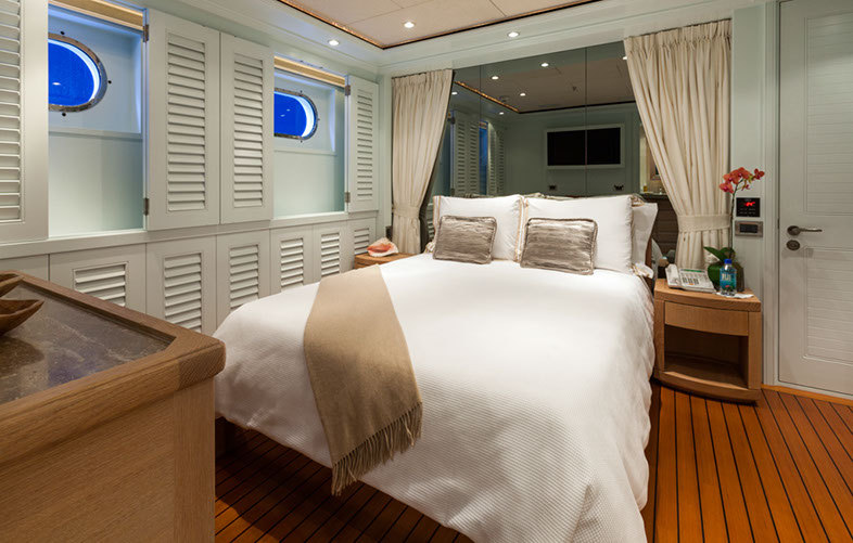Yacht PERLE BLEUE  - Guest Cabin 2.jpg