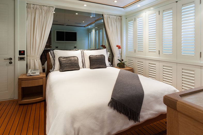 Yacht PERLE BLEUE  - Guest Cabin 3.jpg