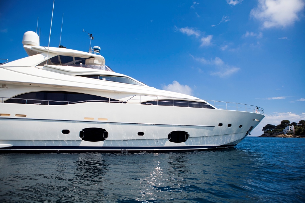 Yacht PERPETUAL -  Profile.jpg