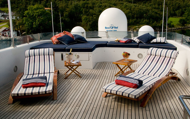 Yacht PHILOSOPHY -  Sundeck Sunbeds.jpg