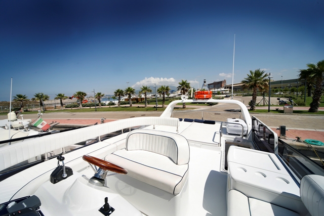 Yacht PIPALUK -  Flybridge.jpg