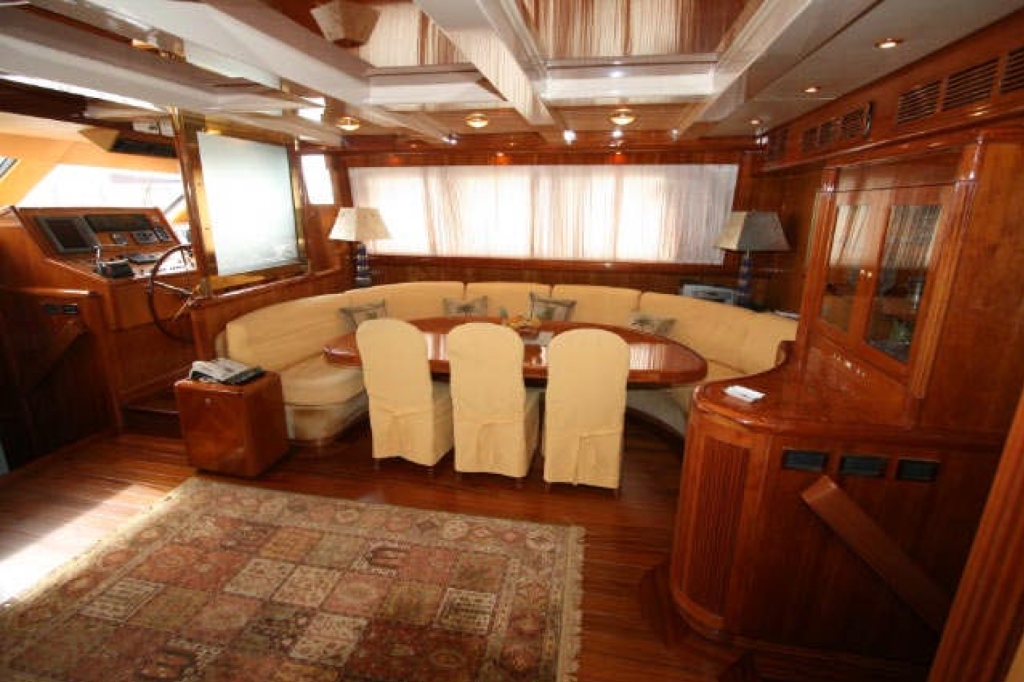 Yacht QUEEN SOUTH III -  Salon dining.jpg